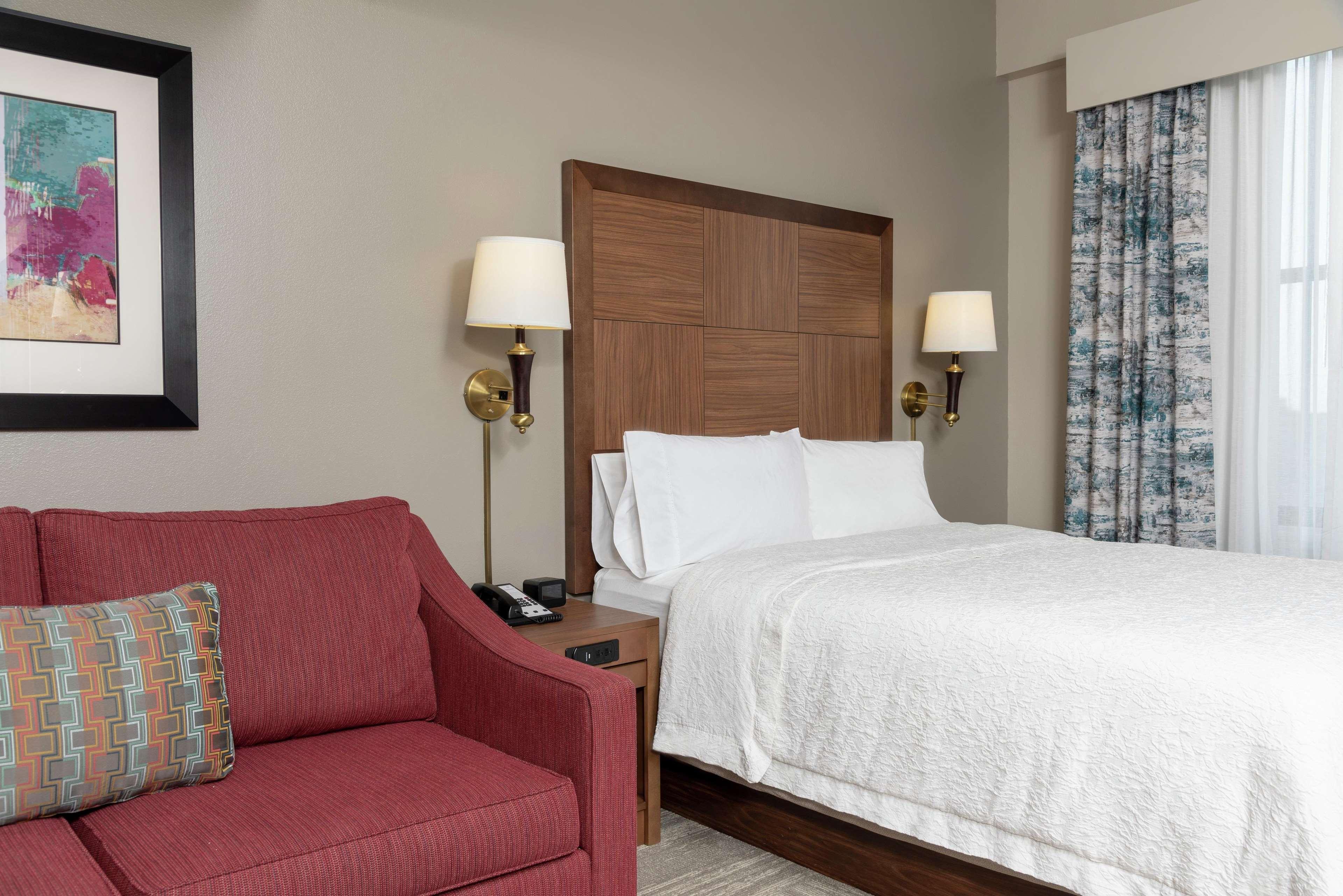 Hampton Inn Indianapolis Downtown Across From Circle Centre Exterior photo