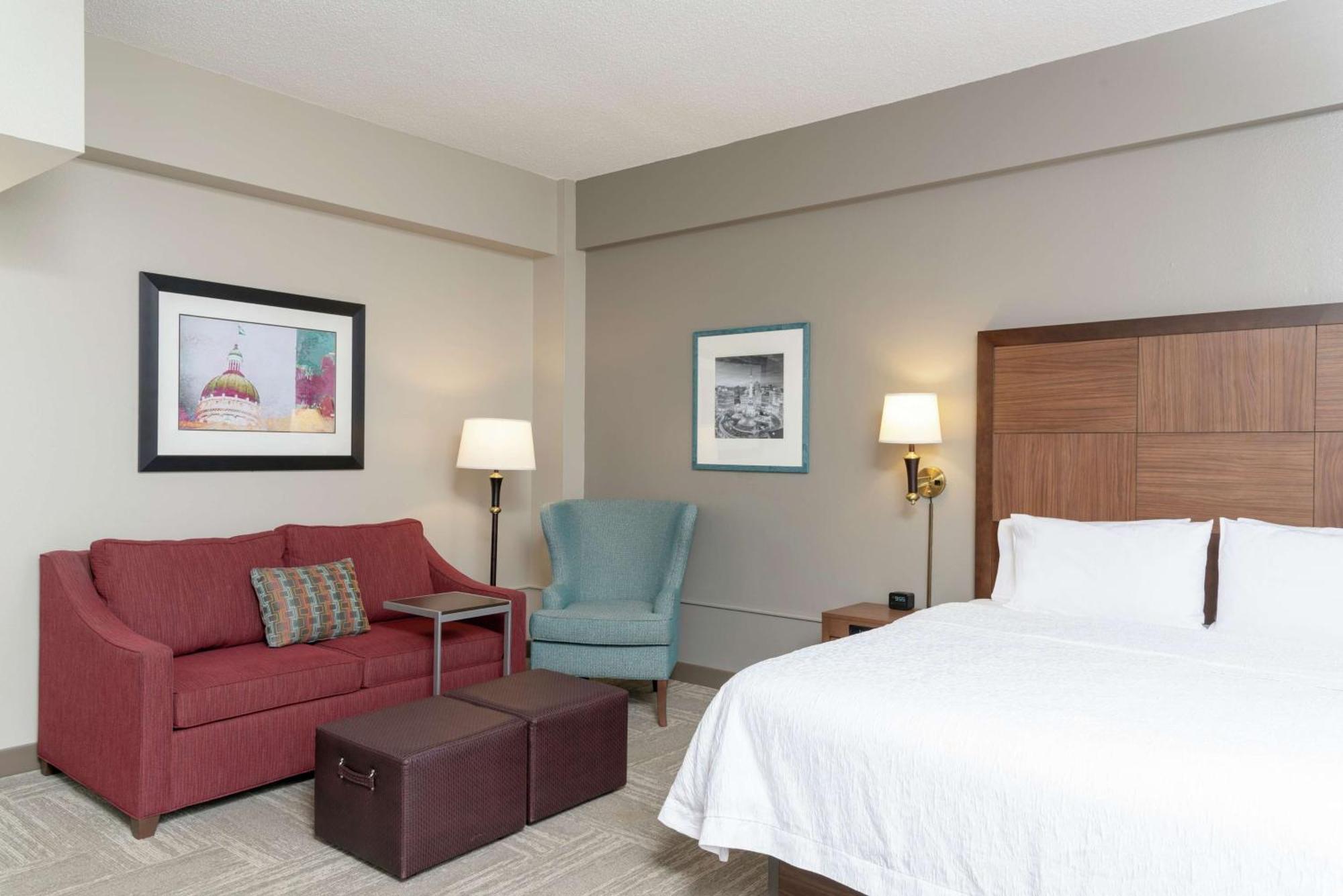 Hampton Inn Indianapolis Downtown Across From Circle Centre Exterior photo
