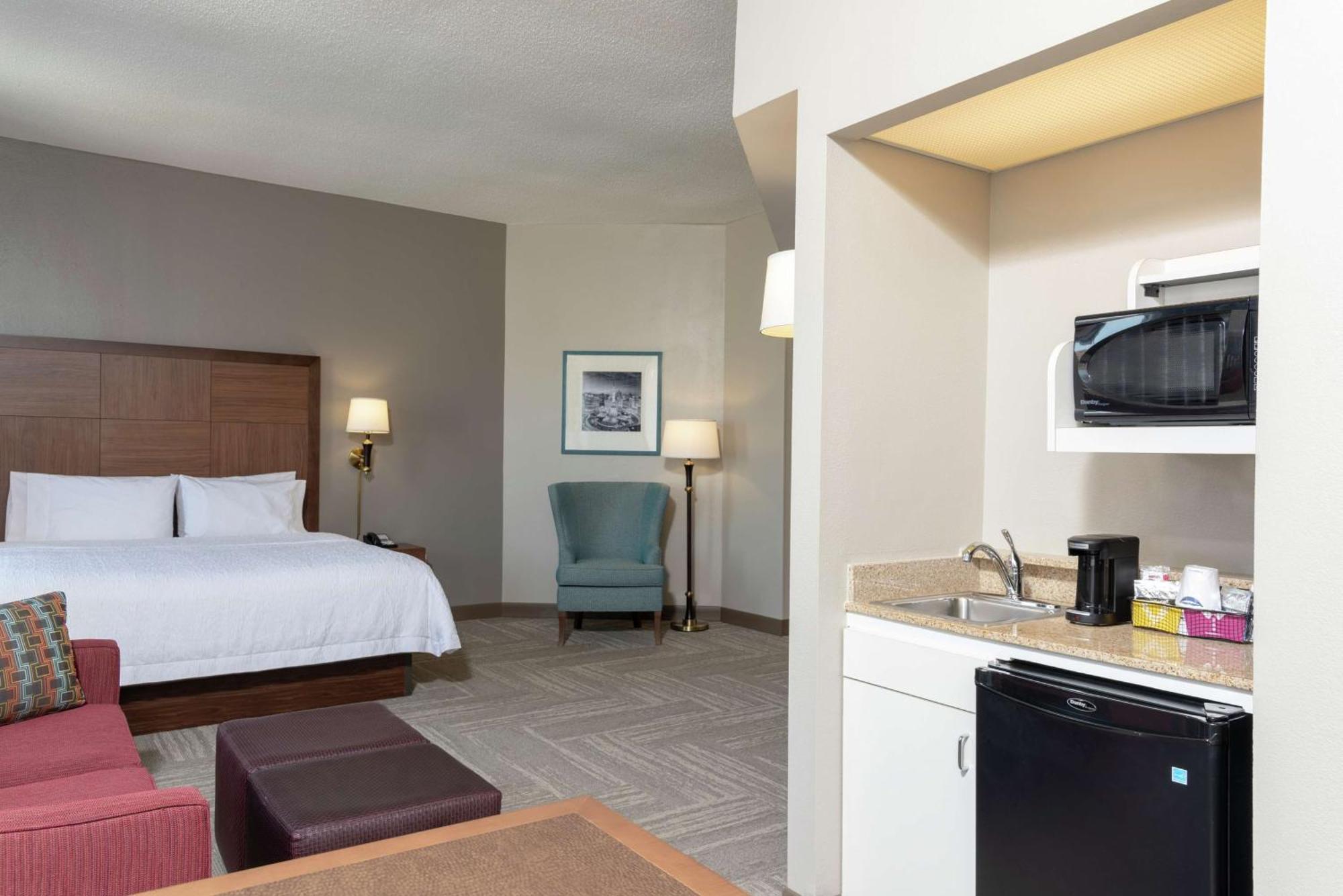 Hampton Inn Indianapolis Downtown Across From Circle Centre Exterior photo