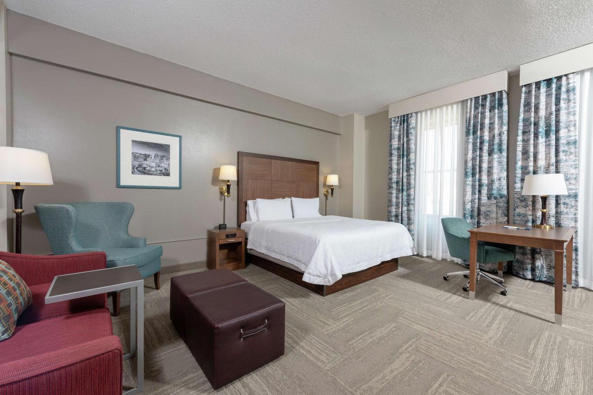 Hampton Inn Indianapolis Downtown Across From Circle Centre Exterior photo