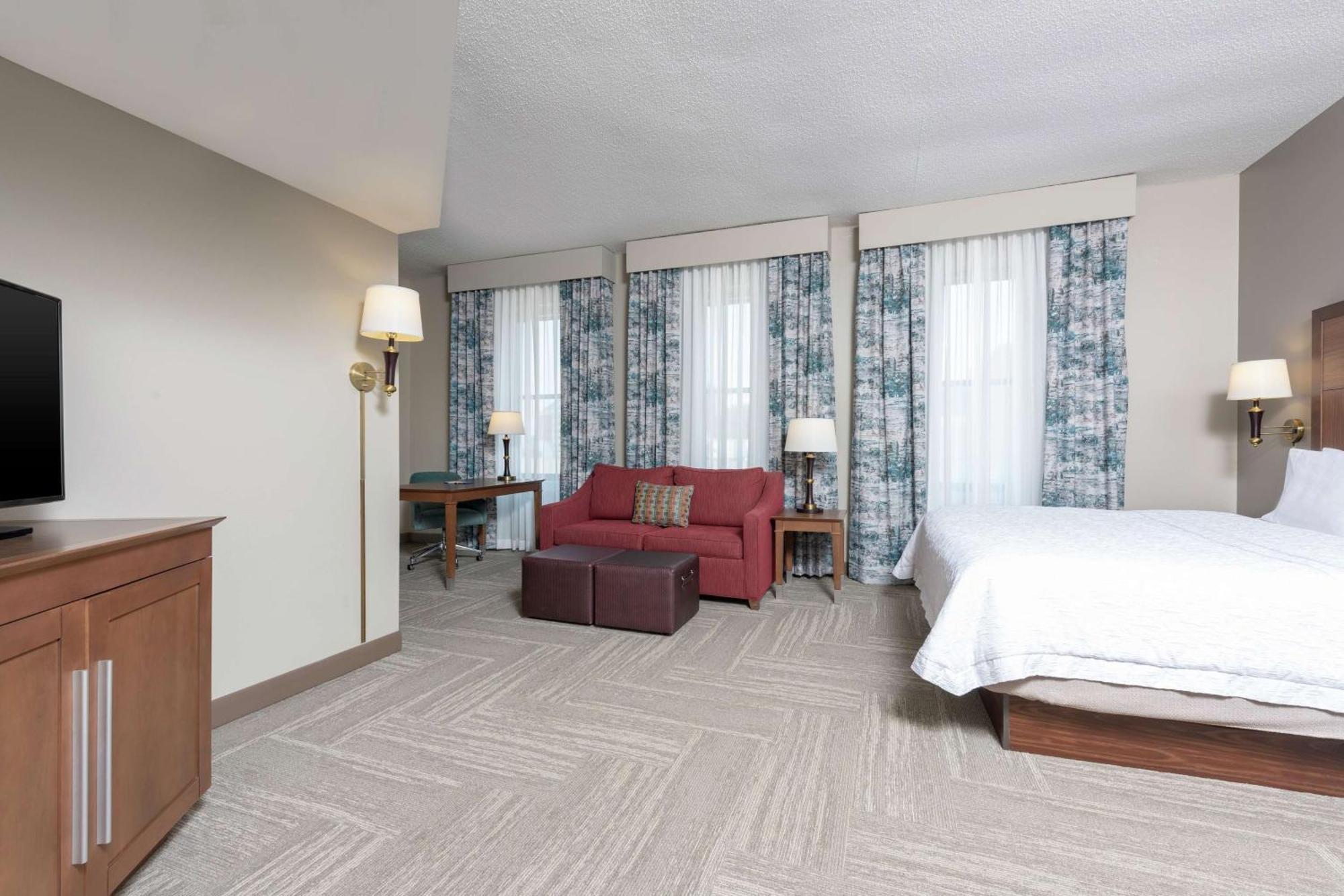 Hampton Inn Indianapolis Downtown Across From Circle Centre Exterior photo
